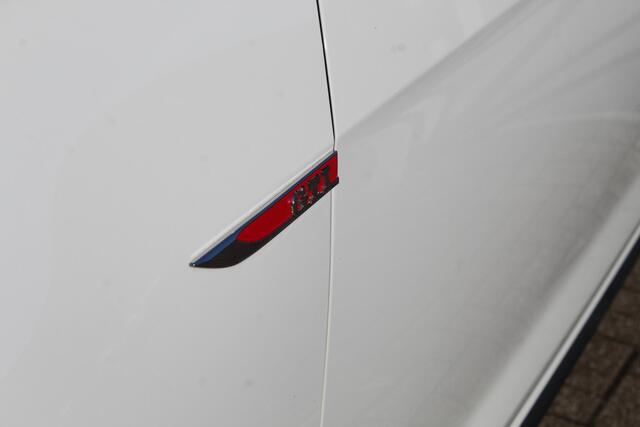 Volkswagen GOLF 2.0 TSI GTI Performance Automaat/Virtueel cockpit/Navigatie/Cruise control adaptief/Stoelverwarming/Achteruitrijcamera/LED koplampen/Park assist/Lichtmetalen velgen