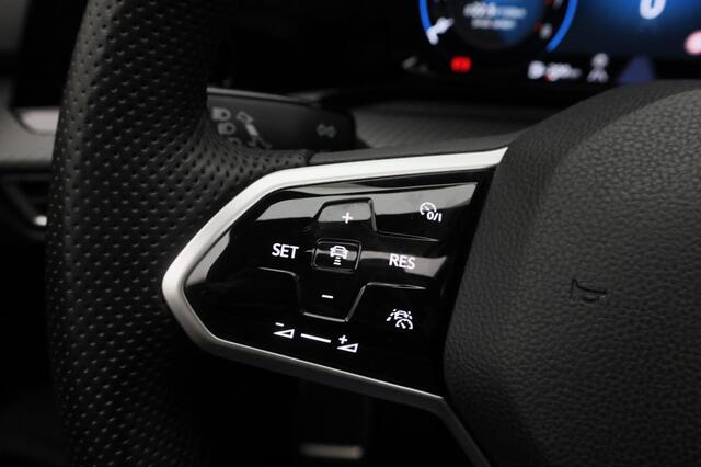 Volkswagen GOLF 1.5 eTSI 150 pk DSG R-Line Business | Panoramadak | IQ Light | Achteruitrijcamera | Stuur-/stoelverwarming