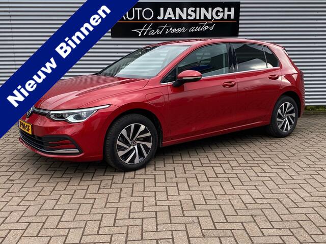 Volkswagen GOLF 1.4 eHybrid Style Automaat Bomvol!! 37.811 km!! | Climate | Cruise | Massagestoelen | Trekhaak! | Head-up display | RIJKLAARPRIJS INCL 12 MAANDEN GARANTIE EN BEURT