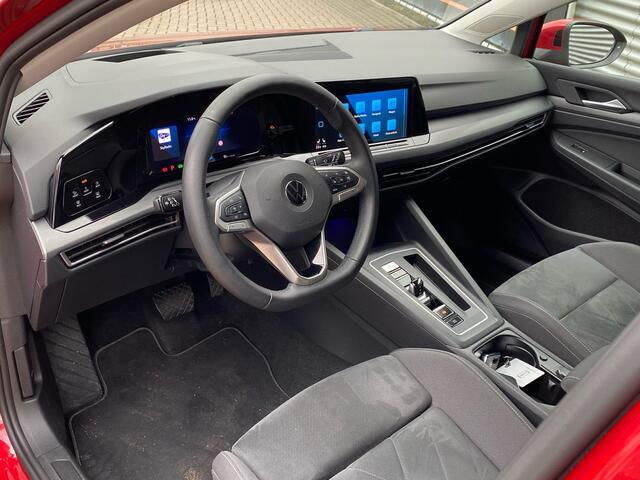 Volkswagen GOLF 1.4 eHybrid Style Automaat Bomvol!! 37.811 km!! | Climate | Cruise | Massagestoelen | Trekhaak! | Head-up display | RIJKLAARPRIJS INCL 12 MAANDEN GARANTIE EN BEURT