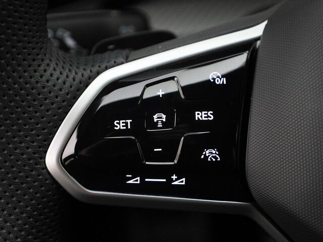 Volkswagen GOLF 1.5eTSI/150PK R-Line Blackstyle DSG · Panoramadak · Navigatie · Parkeersensoren + camera · Garantie tot maart 2026