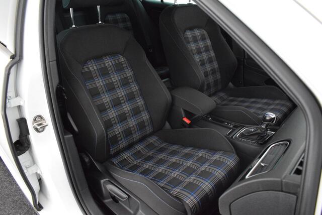 Volkswagen GOLF 1.4 TSI 204pk GTE Connected Series Trekhaak Camera Navigatie