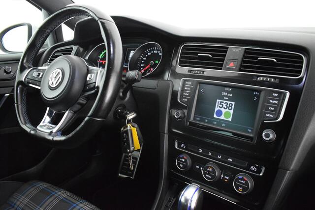 Volkswagen GOLF 1.4 TSI 204pk GTE Connected Series Trekhaak Camera Navigatie