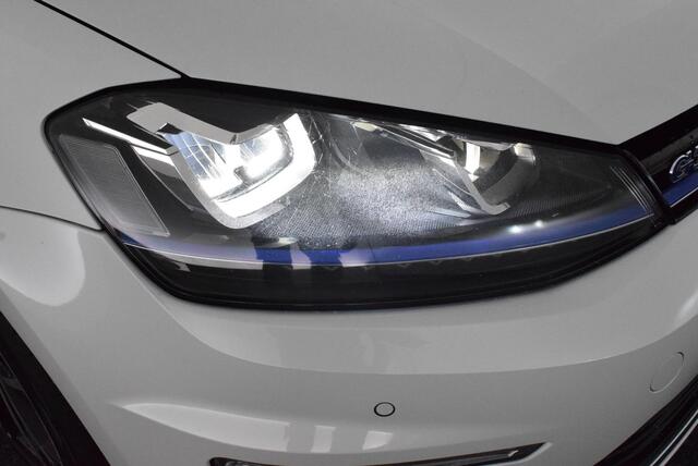 Volkswagen GOLF 1.4 TSI 204pk GTE Connected Series Trekhaak Camera Navigatie