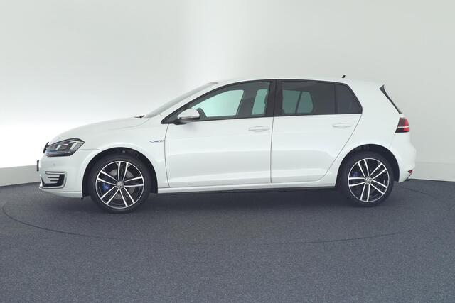 Volkswagen GOLF 1.4 TSI 204pk GTE Connected Series Trekhaak Camera Navigatie