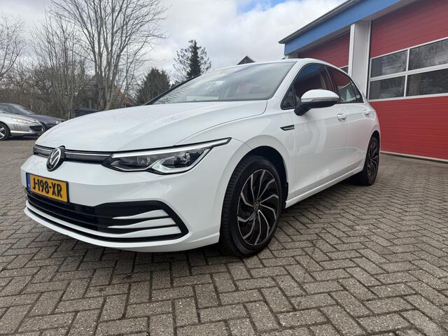 Volkswagen GOLF 1.5 TSI 131 PK | Life | Navigatie |