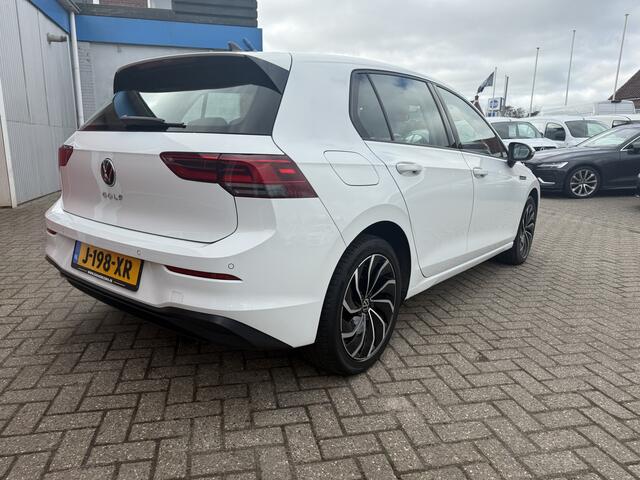 Volkswagen GOLF 1.5 TSI 131 PK | Life | Navigatie |