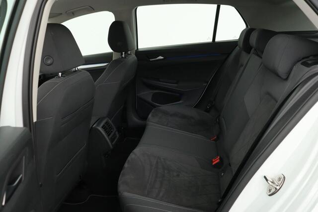 Volkswagen GOLF 1.0 eTSI Life | Camera | Adaptive cruise | Memory | Full LED | Carplay | Side Assist | Park Assist | Sfeerverlichting | DAB