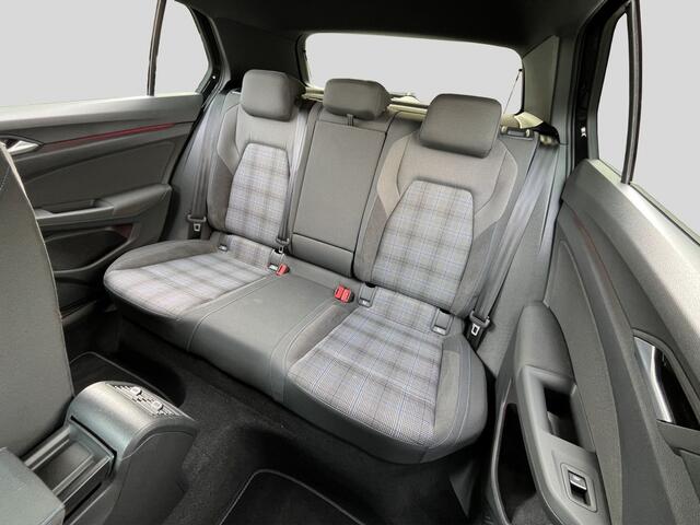 Volkswagen GOLF GTE 1.4 TSI 245pk eHybrid / Head Up / Navigatie / Stoelverwarming / Wordt Verwacht