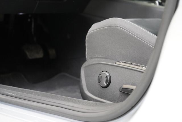 Volkswagen GOLF Variant 1.5 eTSI 150pk Style | Navigatie | Sportstoelen | Memory | Apple CarPlay