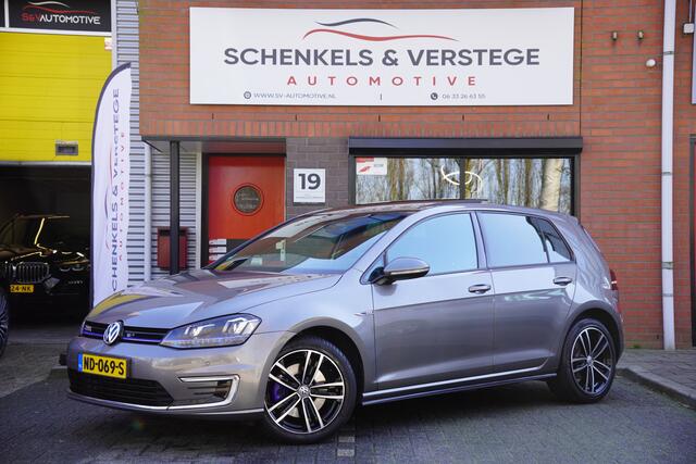 Volkswagen GOLF 1.4 TSI GTE Connected Series / Panoramadak / Stoelverwarming / Leer / NL / Klep Uitlaat / Alcantara stuur /
