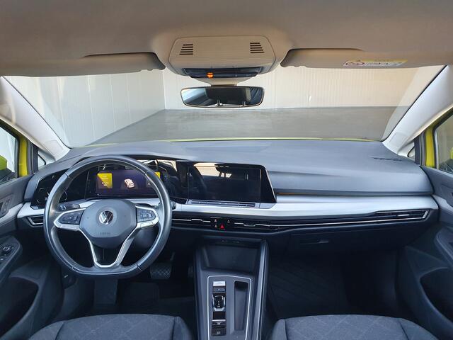 Volkswagen GOLF 1.0 eTSI Life Business CARPLAY/CAMERA/DIG.COCKPIT/LMV