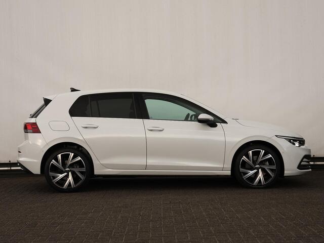 Volkswagen GOLF 1.4 eHybrid Style 204PK Automaat | Navigatie | Stoelverwarming | | Stuurverwarming | Keyless | Led | Spiegelpakket | Side assist