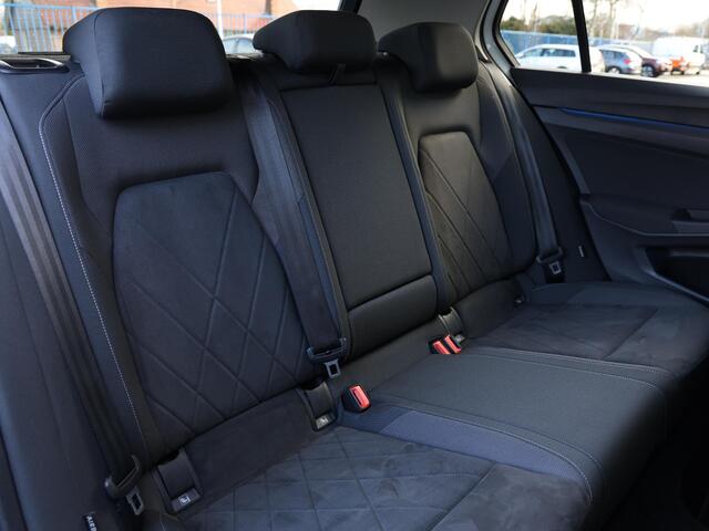 Volkswagen GOLF 1.4 eHybrid Style 204PK Automaat | Navigatie | Stoelverwarming | | Stuurverwarming | Keyless | Led | Spiegelpakket | Side assist