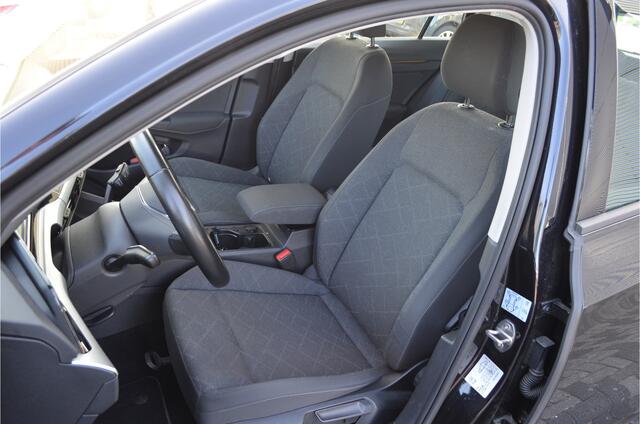 Volkswagen GOLF Variant 1.0 TSI Life Trekhaak | Virtual cockpit | LED koplampen | Carplay | Keyless go | Adaptive Cruise | PDC