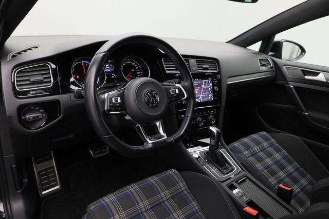 Volkswagen GOLF 1.4 TSI 204 pk DSG PHEV GTE | Achteruitrijcamera | Navigatie | Stoelverwarming | Adaptive Cruise | Keyless Entry