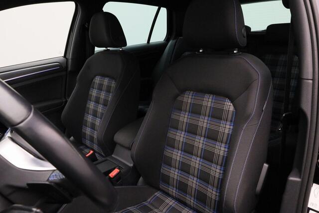 Volkswagen GOLF 1.4 TSI 204 pk DSG PHEV GTE | Achteruitrijcamera | Navigatie | Stoelverwarming | Adaptive Cruise | Keyless Entry