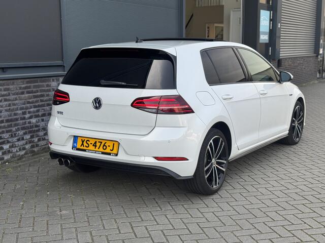Volkswagen GOLF GTE 1.4 TSI PHEV | Pano | Leder | Stoelverw.