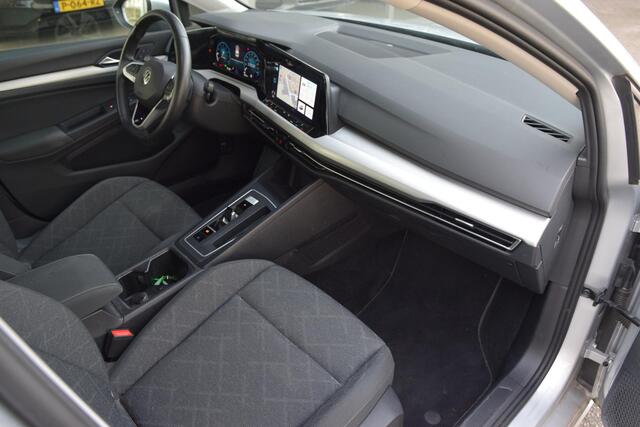 Volkswagen GOLF Variant 1.0 eTSI Life DSG met Winterpack/Carplay/Nav/Pdc