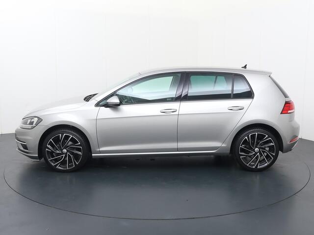 Volkswagen GOLF 1.0 TSI Comfortline Business | 110 PK | Adaptive Cruisecontrol | Stoelverwarming | Apple CarPlay/ Android auto