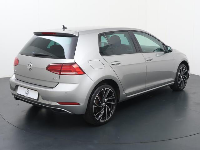 Volkswagen GOLF 1.0 TSI Comfortline Business | 110 PK | Adaptive Cruisecontrol | Stoelverwarming | Apple CarPlay/ Android auto