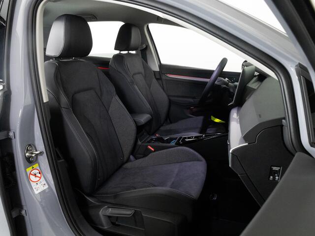 Volkswagen GOLF Style Edition 1.5 204 pk eHybrid | Trekhaak | Stuur & Stoelverwarming | Achteruitrijcamera |