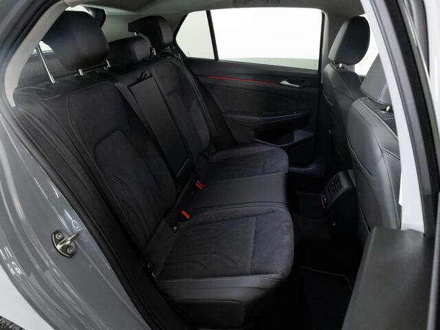 Volkswagen GOLF Style Edition 1.5 204 pk eHybrid | Trekhaak | Stuur & Stoelverwarming | Achteruitrijcamera |
