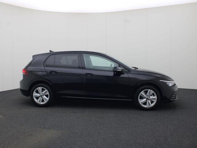 Volkswagen GOLF 1.5TSI/130PK Life · Navigatie · Parkeersensoren + camera · Stoel-&stuurverwarming · Garantie tot december 2027 of 100000km.