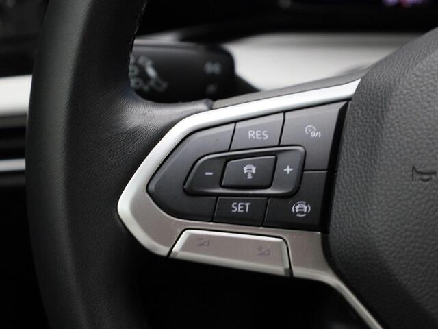 Volkswagen GOLF 1.5TSI/130PK Life · Navigatie · Parkeersensoren + camera · Stoel-&stuurverwarming · Garantie tot december 2027 of 100000km.