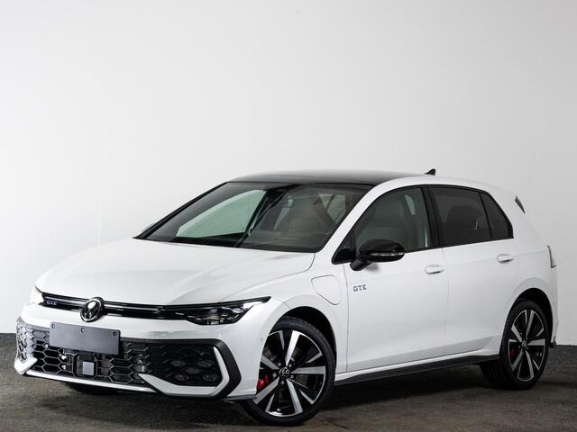 Volkswagen GOLF GTE 1.5 eHybrid 272 pk | Trekhaak | Panoramadak | Black Style |