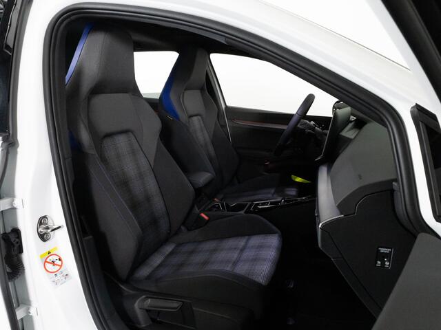 Volkswagen GOLF GTE 1.5 eHybrid 272 pk | Trekhaak | Panoramadak | Black Style |