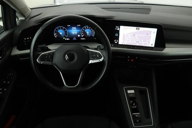 Volkswagen GOLF 1.5 eTSI Life | Trekhaak | Stoelverwarming | Carplay | Massage | Full LED | Memory | Adaptive cruise | Navigatie | Sfeerverlichting