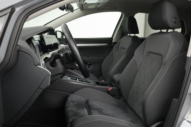 Volkswagen GOLF 1.5 eTSI Life | Trekhaak | Stoelverwarming | Carplay | Massage | Full LED | Memory | Adaptive cruise | Navigatie | Sfeerverlichting