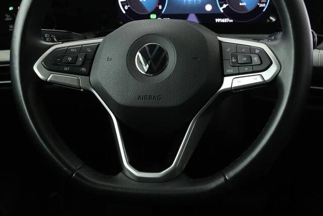 Volkswagen GOLF 1.5 eTSI Life | Trekhaak | Stoelverwarming | Carplay | Massage | Full LED | Memory | Adaptive cruise | Navigatie | Sfeerverlichting