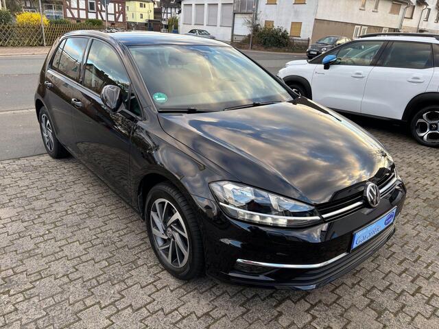 Volkswagen GOLF 1.0 TSI Comfortline Business | Navigatie, 16"LM-Velgen, Parkeersensoren V+A en Camera, Stoelverwarming, Cruise controle