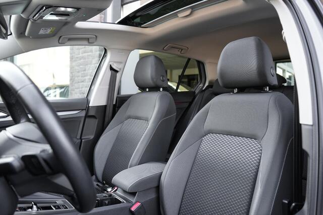 Volkswagen GOLF 1.0 eTSI Life | PANO | SFEER | SENSOREN