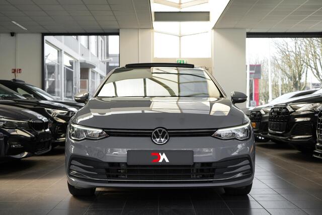 Volkswagen GOLF 1.0 eTSI Life | PANO | SFEER | SENSOREN