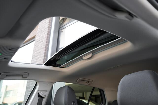 Volkswagen GOLF 1.0 eTSI Life | PANO | SFEER | SENSOREN