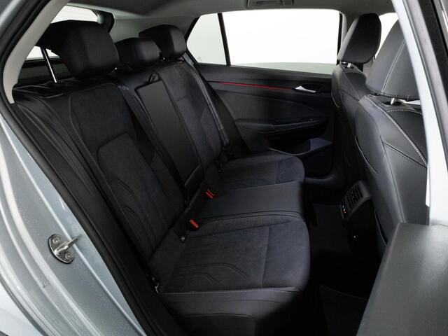 Volkswagen GOLF Style Edition 1.5 eHybrid 204 PK | Trekhaak | Achteruitrijcamera | Stuur & Stoelverwarming | Led Matrix |
