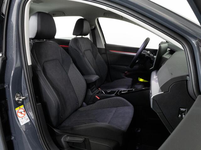 Volkswagen GOLF Style Edition 1.5 eHybrid 204 PK | Trekhaak | Achteruitrijcamera | Stuur & Stoelverwarming | Led Matrix |