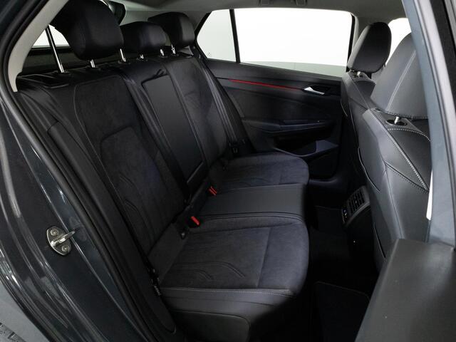 Volkswagen GOLF Style Edition 1.5 eHybrid 204 PK | Trekhaak | Achteruitrijcamera | Stuur & Stoelverwarming | Led Matrix |
