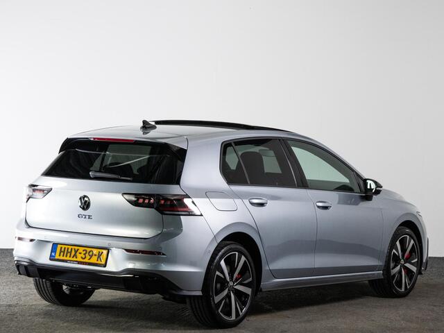 Volkswagen GOLF GTE 1.5 eHybrid 272 pk Hatchback 6 versn. | DEMO Actie | Panoramadak | Trekhaak | Black Style | 18 Inch | 360 Camera