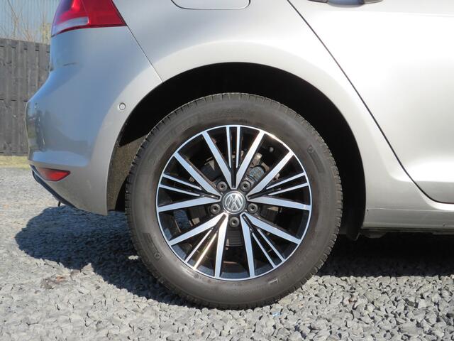 Volkswagen GOLF 1.2 TSI Highline, Trekhaak, Parkeersensoren, Navigatie