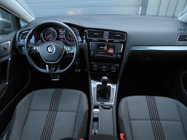 Volkswagen GOLF 1.2 TSI Highline, Trekhaak, Parkeersensoren, Navigatie