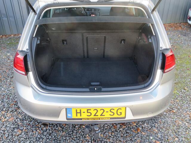Volkswagen GOLF 1.2 TSI Highline, Trekhaak, Parkeersensoren, Navigatie