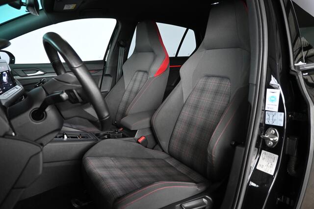 Volkswagen GOLF 2.0 TSI GTI DSG IQ.Light Clima Navigatie Matrix LED Camera Sunset Red Chameleon Inruil Mogelijk!
