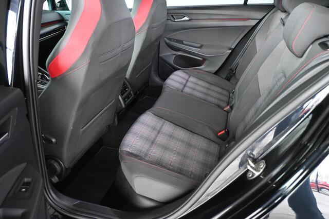 Volkswagen GOLF 2.0 TSI GTI DSG IQ.Light Clima Navigatie Matrix LED Camera Sunset Red Chameleon Inruil Mogelijk!