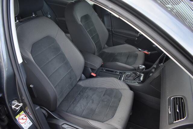 Volkswagen GOLF 1.5 TSI / ADAP. CRUISE / LED PAKKET / 4 NIEUWE BANDEN