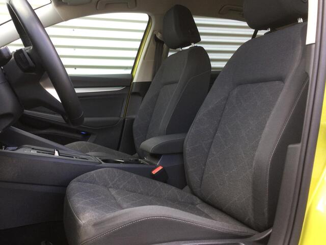 Volkswagen GOLF 1.0 eTSI Life | Navi | PDC | Adpt. Cruise |