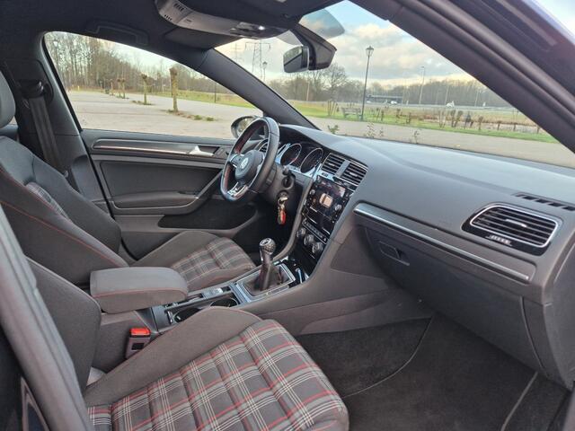 Volkswagen GOLF 2.0 TSI GTI, Navi, Camera, Maxton design, 19 inch, 230pk,